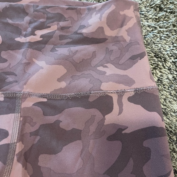 Lulu lemon camo leggings - Picture 2 of 3